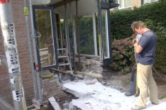 De binnen en buiten gevels zijn eruit gehaald.