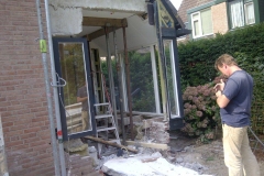 De binnen en buiten gevels zijn eruit gehaald.